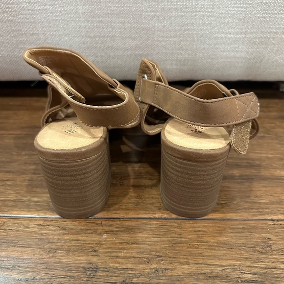 Call it Spring Stylish Tan Women's Sandals size 7.5 - Picture 5 of 6